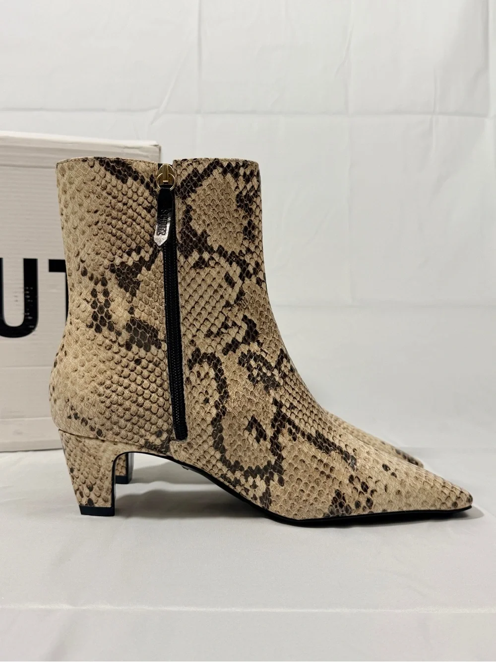 NEW! SCHUTZ Beige Snakeskin Pointed Kitten Heel Ankle Boots 👢